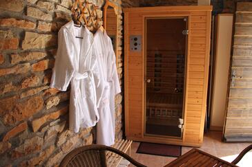 Family friendly house with a swimming pool Gluići, Krka - 11337