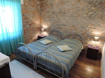 Family friendly house with a swimming pool Gluići, Krka - 11337