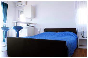 Apartments by the sea Ražanj, Rogoznica - 11347