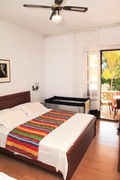 Apartmani uz more s bazenom Supetar, Brač - 11360