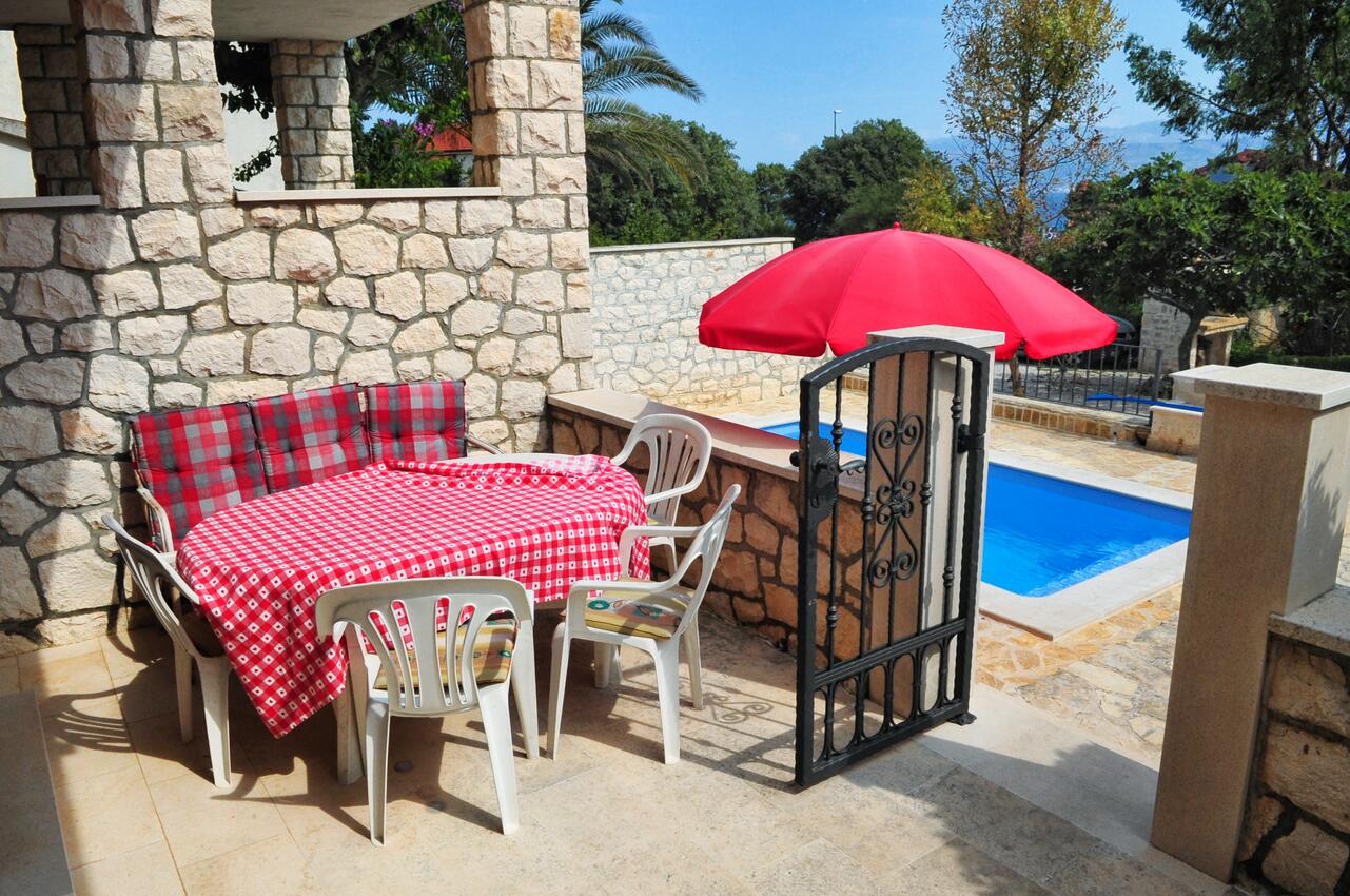 Apartmány s bazénom pri mori Supetar, Brač - 11360