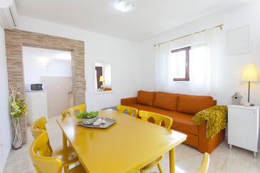 Ferienhaus mit Parkplatz Gornji Tucepi, Makarska - 11370