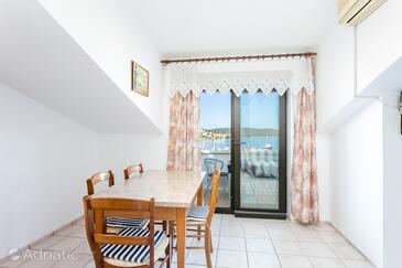 Appartements près de la mer avec la piscine Okrug Gornji, Ciovo - 11374