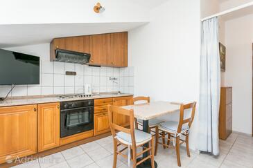 Apartamenty nad morzem z basenem Okrug Gornji (Ciovo) - 11374