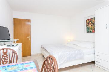 Seaside apartments with a swimming pool Okrug Gornji, Čiovo - 11374