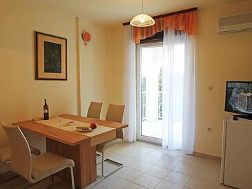 Apartments with parking space Banjol, Rab - 11381