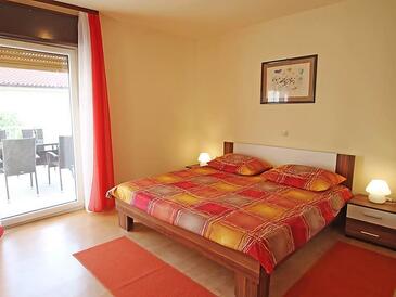 Apartamente cu parcare Banjol, Rab - 11381