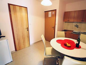 Apartments with parking space Banjol, Rab - 11381