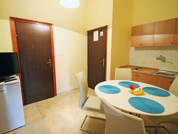 Apartments with parking space Banjol, Rab - 11381