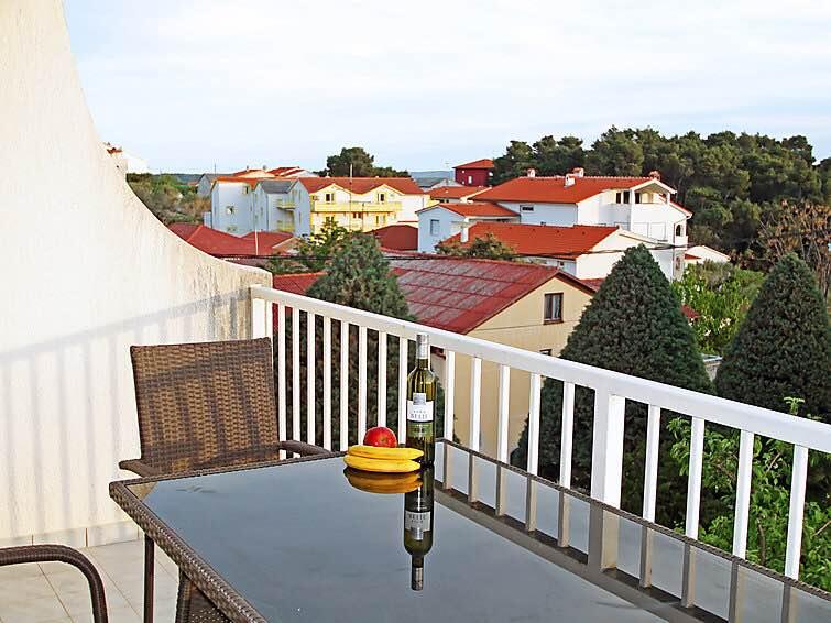 Apartments with parking space Banjol, Rab - 11381