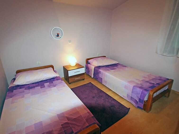 Apartments with parking space Banjol, Rab - 11381