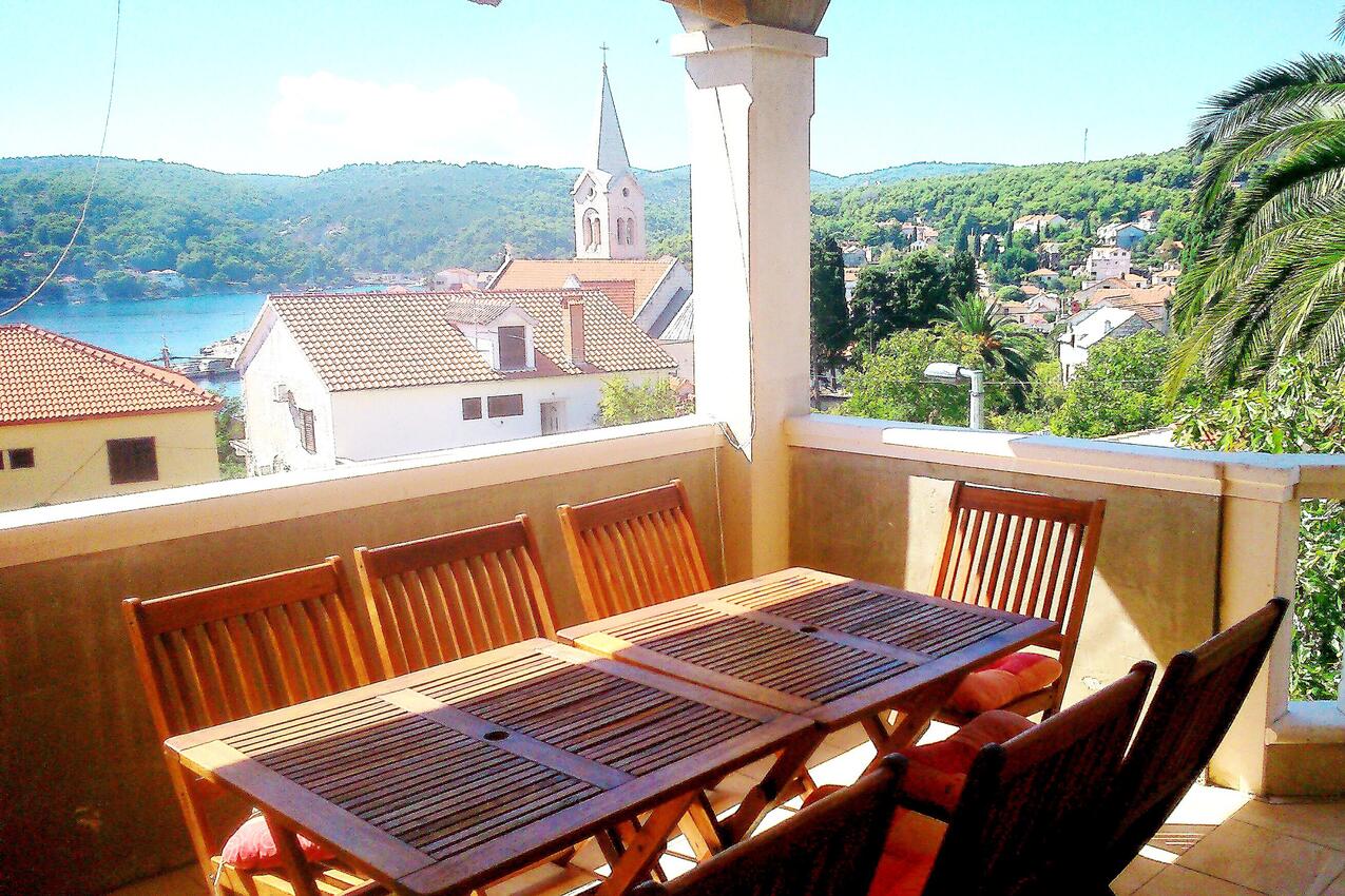 Apartments with parking spaces Sumartin, Brač - 11387