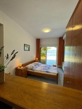 Apartments by the sea Slatine, Čiovo - 1139