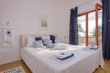 Apartments with parking space Hvar - 11427