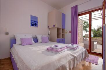 Apartments with parking space Hvar - 11427