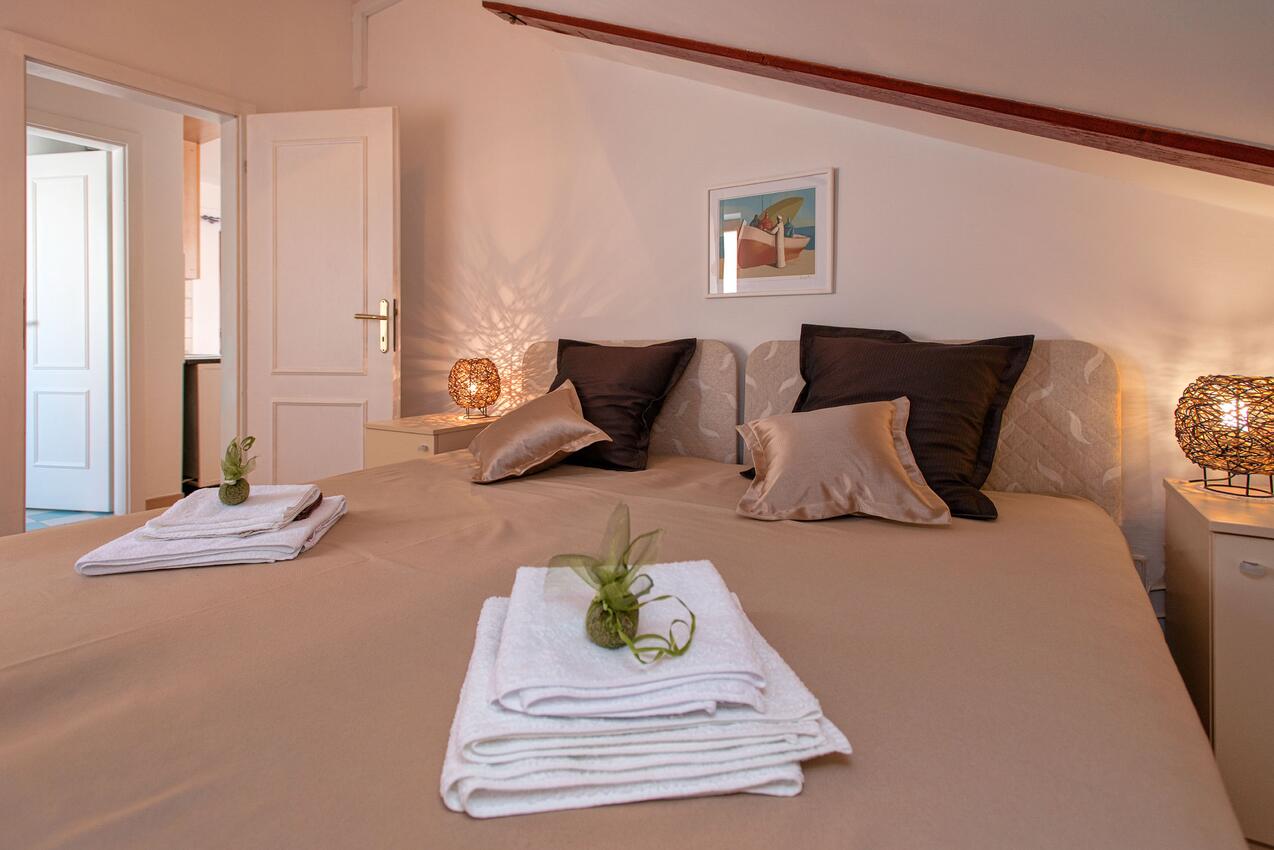 Apartments with parking spaces Hvar - 11427