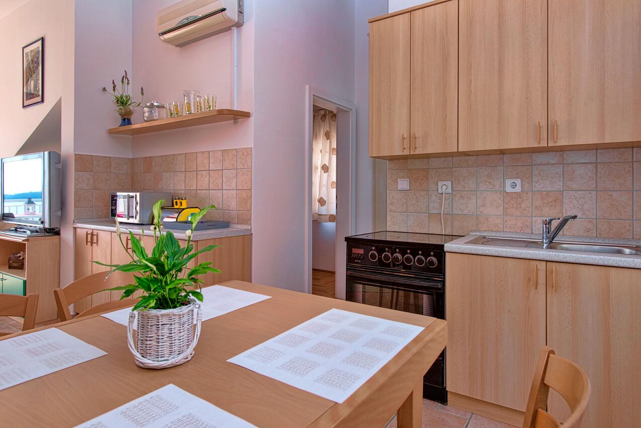 Apartments with parking spaces Hvar - 11427