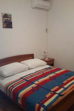 Apartments by the sea Sveta Nedilja, Hvar - 11433