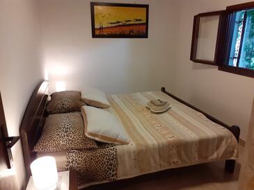 Apartments by the sea Milna, Vis - 1145