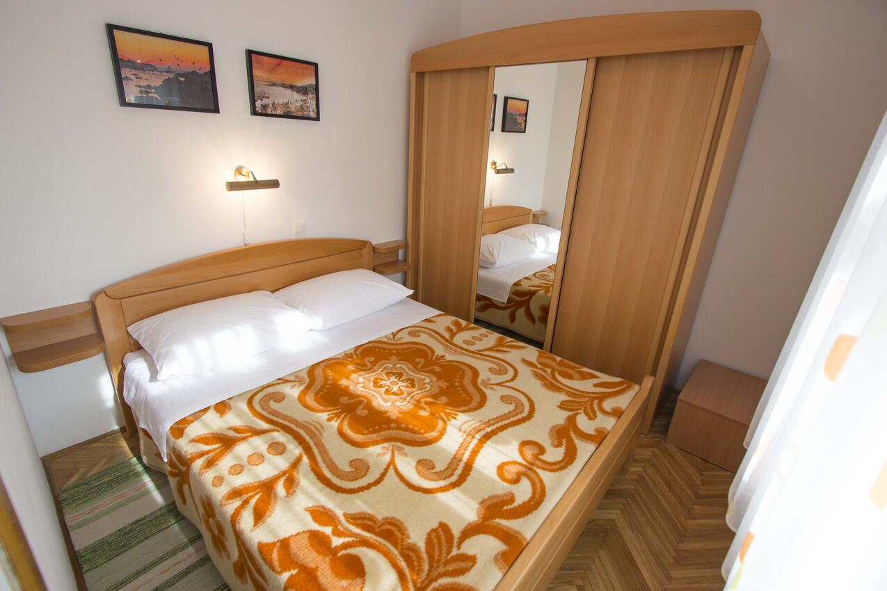 Apartments with WiFi Split - 11460