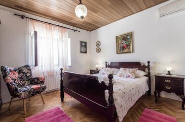 Vakantiehuis met parkeerplaats  Selca, Brac - 11465