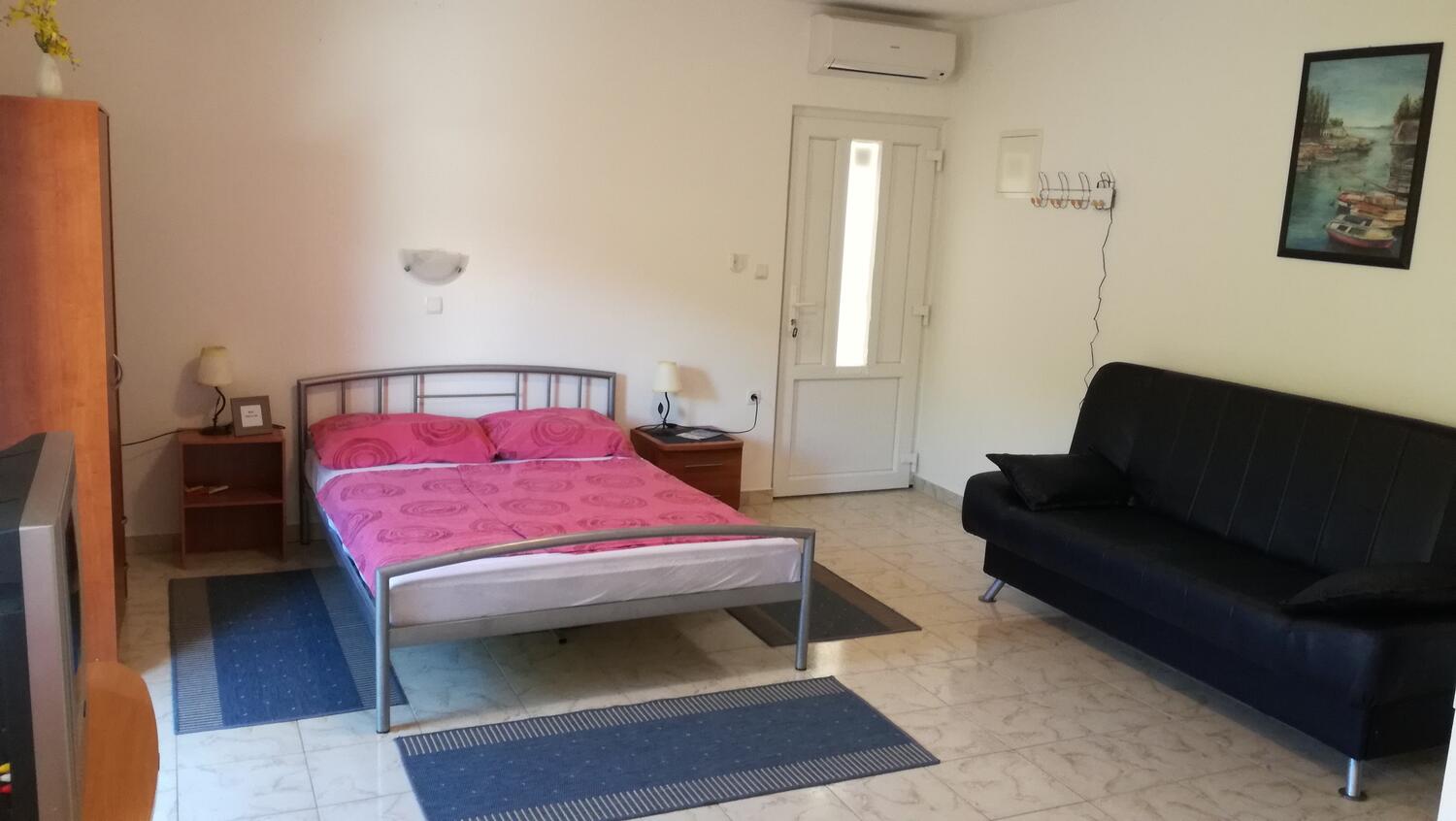Appartamenti con parcheggio Barbat, Arbe - Rab - 11472