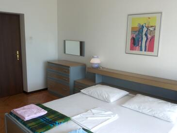 Apartments with parking space Novi Vinodolski - 11479