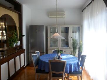 Apartments with parking space Novi Vinodolski - 11479