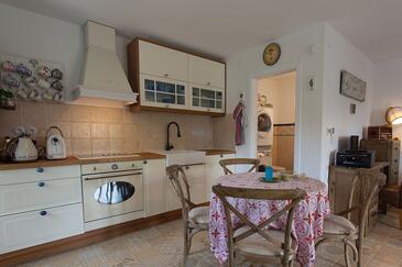 Leiligheter med parkering Kornic, Krk - 11506
