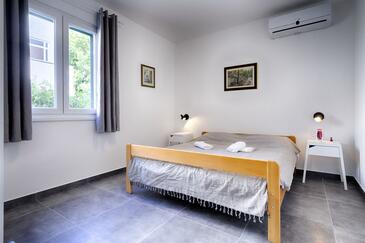 Apartments by the sea Komiža, Vis - 1151