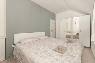 Apartment with terrace Omiš, Central Dalmatia