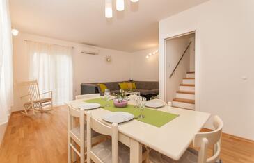 Apartment with terrace Omiš, Central Dalmatia