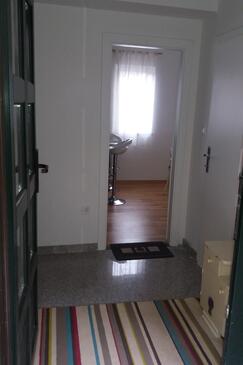 Apartment with terrace Omiš, Central Dalmatia
