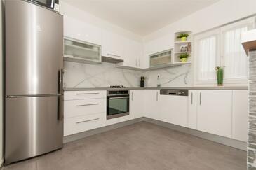 Apartment with terrace Omiš, Central Dalmatia