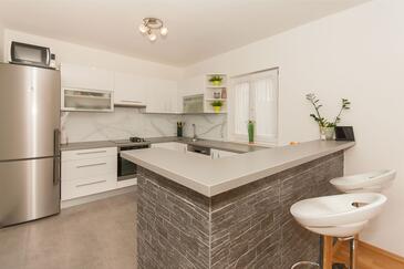 Apartment with terrace Omiš, Central Dalmatia