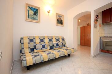 Vis, Living room in the apartment, air condition available, (pet friendly) and WiFi.