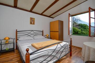 Apartments with parking space Brela, Makarska - 11552