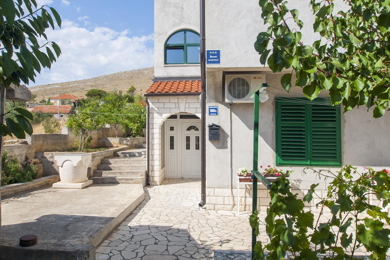 Giardino - Appartamenti con parcheggio Grebastica, Sebenico - Šibenik