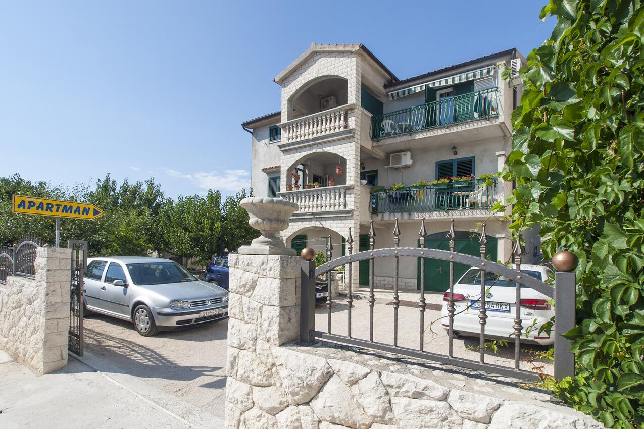 Parcheggio - Appartamenti con parcheggio Grebastica, Sebenico - Šibenik