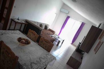 Apartments by the sea Suhi Potok, Omiš - 11574