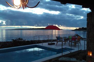 Seaside family friendly house with a swimming pool Cove Pernatice, Drvenik - 11590
