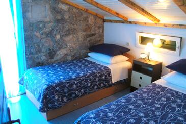 Seaside family friendly house with a swimming pool Cove Pernatice, Drvenik - 11590