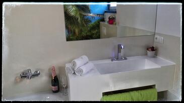 Apartment with terrace Šibenik, North Dalmatia