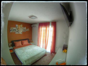Apartment with terrace Šibenik, North Dalmatia