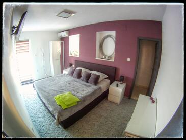 Apartment with terrace Šibenik, North Dalmatia