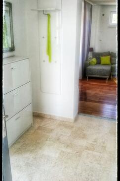 Apartment with terrace Šibenik, North Dalmatia