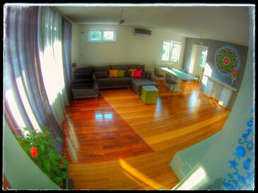 Apartment with terrace Šibenik, North Dalmatia