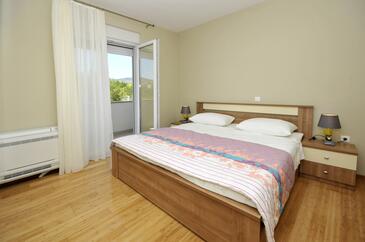 Apartamenty z parkingiem Plano, Trogir - 11649