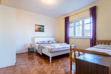 Apartmanok parkolóhellyel Vinisce, Trogir - 1165