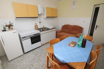 Apartamentos con parking Vinisce, Trogir - 1165